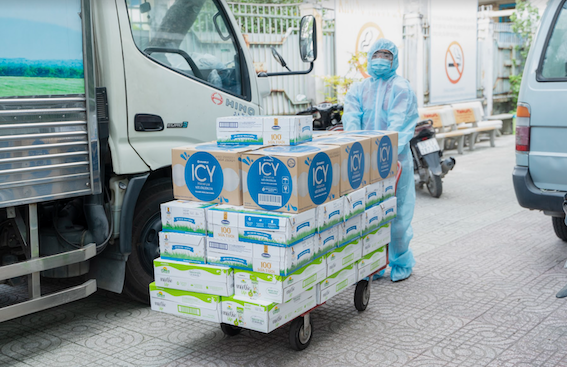 Vinamilk[-]tiếp[-]sức[-]lực[-]lượng[-]tuyến[-]đầu[-]đang[-]ngày[-]đêm[-]xét[-]nghiệm[-]sàng[-]lọc[-]cho[-]người[-]dân